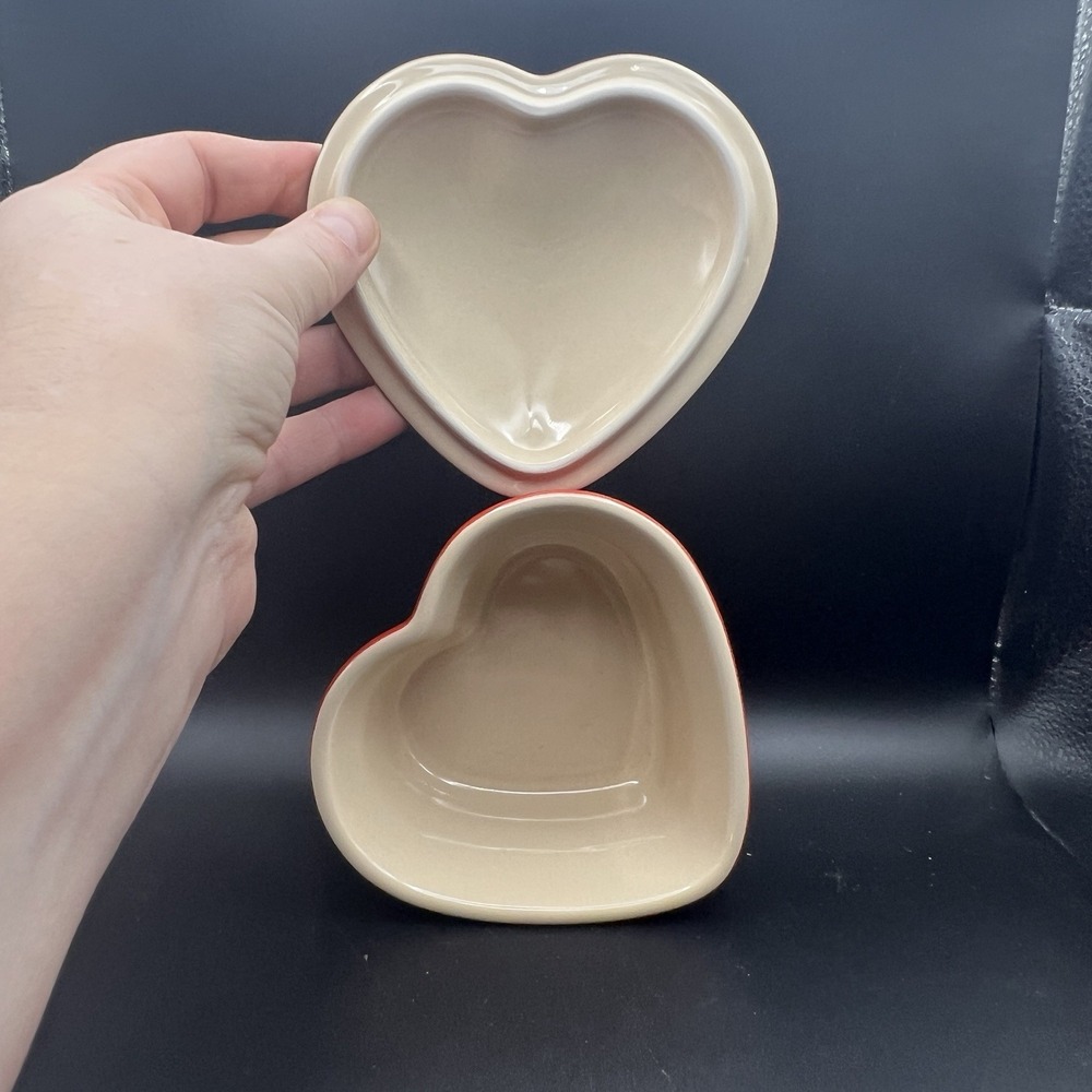 Le Creuset Ombre Red Heart Shape Miniature Covered Ramekin Stoneware Cocotte - Picture 10 of 12